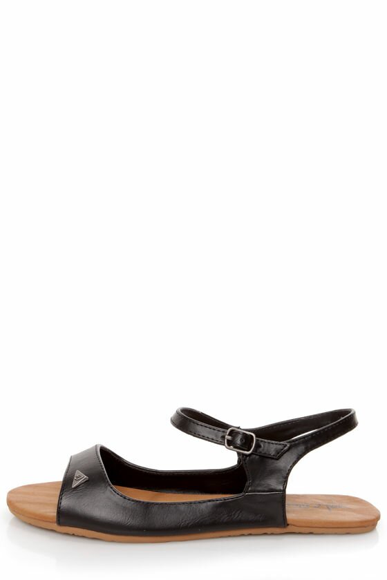 sandalet acik ayakkabi modasi